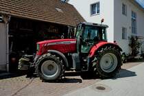 Massey Ferguson 6465, schwerer Allradschlepper, 6-Zyl.Turbo-Diesel mit 6,6 Liter Hubraum und 130PS, 50Km/h, Juli 2011