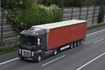 Renault Magnum Sattelzug in Lehrte auf der A2 bei Lehrte am 21.07.2011.