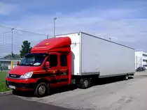 IVECO 120C18 parkt auf einer Nebenfahrbahn in Ried;110726