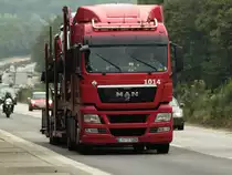 MAN mit Autotransportauflieger am 26.07.2011 auf der A4 kurz vor der Niederl�ndischen Grenze.