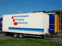 Tandem Anh�nger Industrieb�gelei Reinigung Ausr�stung abgestellt 
in RE 01/08/2011