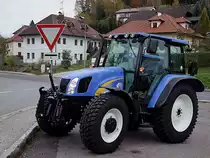 NEW-HOLLAND T5050 ist komplett neu bei einem Landmaschinenh�ndler eingetroffen, und h�tte in Zukunft immer gerne Vorang;101023