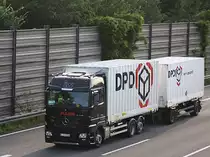 Mercedes Actros H�ngerzug f�hrt am 02.08.2011 auf der A2 bei Lehrte