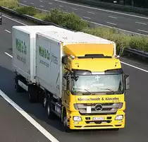 Mercedes Actros H�ngerzug auf der A2 bei Lehrte am 02.08.2011.