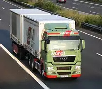 MAN H�ngerzug auf der A2 bei Lehrte am 02.08.2011.