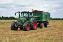 Fendt 414 mit H�nger auf einem Feld bei Euskirchen - 10.07.2011