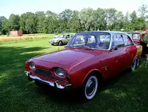 FORD-Taunus 17m P3, bzw.  Badewanne  hat bei der Wadholz-Classic2011 einen schattigen Parkplatz eingenommen;110717