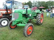 G�ldner steht bei der Oldtimerausstellung in Hofheim-Diedenbergen, August 2011