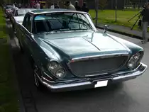 Chrysler Newport Sedan von 1962. Die 1962´er Chrysler Modelle waren in vier Ausstattungsvarianten lieferbar: Newport (wie hier abgelichtet), 300, 300-H und als Spitzenmodell der New Yorker. Vom abgelichteten Newport Sedan verkaufte Chrysler 1962 54.813 Autos, die ab US$ 2.964,00 beim Chrysler-Dealer zum Verkauf standen. Oldtimertreffen Kokerei Zollverein am 07.08.2011.