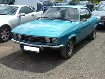 Opel Manta A. 1970 - 1975. Der Manta A war Opels Antwort auf den sehr erfolgreichen Ford Capri. Den im Farbton XX lagoblau lackierten Wagen mit Sportstahlfelgen, konnte ich am 07.08.2011 auf dem Besucherparkplatz der Kokerei Zollverein in Essen ablichten.