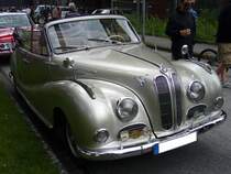 Frontansicht eines BMW 502 V8 Baur-Cabriolet 4-trig. Oldtimertreffen Kokerei Zollverein am 07.08.2011.