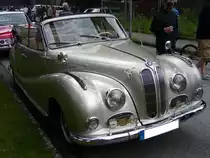 Frontansicht eines BMW 502 V8 Baur-Cabriolet 4-t�rig. Oldtimertreffen Kokerei Zollverein am 07.08.2011.