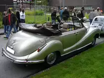 BMW 502 V8 Baur-Cabriolet 4-t�rig. Die Stuttgarter Karosseriefirma Baur baute f�r BMW ca. 130 Sonderkarosserien auf Basis der V8 Modelle. Davon sollen 50 Fahrzeuge 4-t�rige Cabriolets gewesen sein. Oldtimertreffen Kokerei Zollverein am 07.08.2011.
