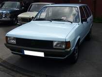 VW Passat Variant S der ersten Serie. Der Passat Variant wurde ab Januar 1974 produziert. 1977 wurde die Karosserie facegeliftet. Die letzten Passat der ersten Serie liefen im Oktober 1980 vom Band. Oldtimertreffen Kokerei Zollverein am 07.08.2011.