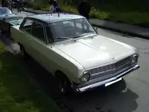 Opel Rekord A 1700 Limousine. 1963 - 1965. Eine solche Rekord 2-t�rige Rekord A Limousine kostete bei ihrer Markteinf�hrung im M�rz 1963 DM 6.905,00. Der Motor leistete aus 1.680 cm� 60 PS und in der S Ausf�hrung, die mit Superbenzin gef�ttert werden musste, 67 PS. Oldtimertreffen Kokerei Zollverein am 07.08.2011.