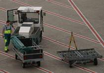 Schlepper  184  m. Gepckanhnger, EDDL-DUS, Dsseldorf, 22.05.2008, Germany 

