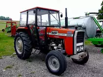 MF-260 wartet bei einem Landmaschinenh�ndler auf einen neuen Besitzer;110731