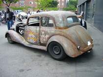 Ratcar auf Basis eines rechtsgelenkten Mercedes Benz 170. Motorisiert ist der zugelassene Wagen mit einem Mopar V8-motor. Besucherparkplatz des Dsseldorfer Meilenwerkes am 04.07.2010.