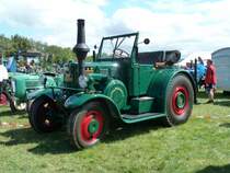 Dieser Lanz glnzt im Sonnenlicht bei der Oldtimerausstellung in Hochheim-Diedenbergen, August 2011