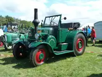 Dieser Lanz gl�nzt im Sonnenlicht bei der Oldtimerausstellung in Hochheim-Diedenbergen, August 2011