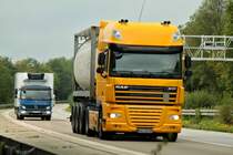 DAF XF mit Containerauflieger am 12.08.2011 auf der A4 kurz hinter der Niederlndischen Grenze.