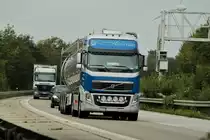 Volvo FH mit Tankauflieger am 12.08.2011 auf der A4 kurz hinter der Niederl�ndischen Grenze.