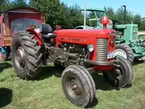 MF 65 steht bei der Oldtimerausstellung in Hochheim-Diedenbergen, August 2011