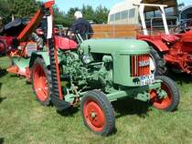 Hatz mit Ackerpflug steht bei der Oldtimerausstellung in Hochheim-Diedenbergen, August 2011