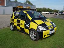 Mercedes A-Klasse als Follow-Me-Fahrzeug auf dem Flugplatz Niershorst (Grefrath, 11.9.2010)