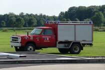 Dodge Power Wagon 300 mit Feuerwehr-Aufbau auf dem Flugplatz Niershorst (Grefrath, 11.9.2010), war frher bei der Feuerwehr Gampel, Schweiz, im Einsatz.