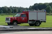 Dodge Power Wagon 300 mit Feuerwehr-Aufbau auf dem Flugplatz Niershorst (Grefrath, 11.9.2010), war fr�her bei der Feuerwehr Gampel, Schweiz, im Einsatz.