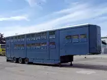 Viehtransportauflieger f�r internationalen Transport wurde kurzfristig am Rieder Messegel�nde abgestellt;110811