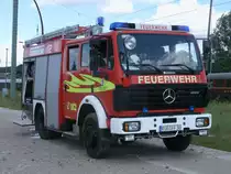 Zur Wasserversorgung f�r die drei Speisewagen sorgte dieses Mercedes-L�schfahrzeug,am 25.Juni 2011,auf dem Bahnhof in Bergen/R�gen.