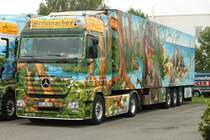Der Dinosaurier-Truck der Firma Schumacher, ein Actros 1844 mit Kühlauflieger, am 23.07.2011 in Würselen bei Aachen.