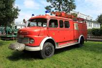 Lschgruppenfahrzeug Mercedes LAF 1113, Baujahr 1965. Das Fahrzeug hat einen 5,6 liter Motor mit 156 PS und kann 800 liter Lschwasser transportieren. Gesehen am 03.07.2011 beim Bahnhoffest in Walheim.