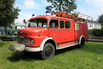 L�schgruppenfahrzeug Mercedes LAF 1113, Baujahr 1965. Das Fahrzeug hat einen 5,6 liter Motor mit 156 PS und kann 800 liter L�schwasser transportieren. Gesehen am 03.07.2011 beim Bahnhoffest in Walheim.