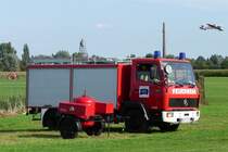 Mercedes Benz 814 Feuerwehrfahrzeug TLF 8/20 auf dem Flugplatz Niershorst (Grefrath, 11.9.2010)