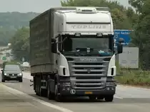 Scania R500 mit Planenauflieger am 26.07.2011 auf der A4 kurz vor der Niederlndischen Grenze.