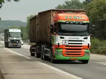 Scania R420 Container-Hngerzug am 26.07.2011 auf der A4 kurz vor der Niederlndischen Grenze.