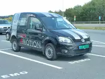 VW Caddy 4Motion steht bei einem Autohndler in Larvik/Norwegen, Juli 2011