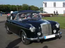 Der Mercedes 220S fhrt leider nur vorbei... (Grefrath, 11.9.2010)