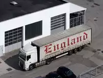 DAF XF105.410 hat bei einem sterr.Betrieb Maschinenteile geladen, und steht zur Abfahrt Richtung Grobritannien bereit;110727