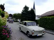 TRABANT 601 deLuxe, tuckert durch St.Marienkirchen/Hausruck;110731