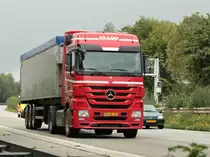 Mercedes Actros mit Kippermuldenauflieger am 12.08.2011 auf der A4 kurz hinter der Niederlndischen Grenze.
