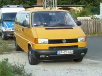 VW der Bundespolizei in neutraler Lackierung steht am Bahnhof Sportfeld in Frankfurt/Main, August 2011 