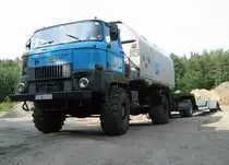 IFA L60 Allrad als Zugmaschine fr Schwerlasttransport. | Foto: v. 17.08.2011 | Standort: Parkplatz an der 

Umgehungsstrasse Strausberg