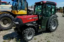 Case Quantum 75V, spezieller Schmalspurschlepper fr den Weinbau, 4-Zyl.Turbo-Diesel mit 78PS, Aug.2011