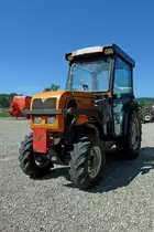 Renault Dionis 120, Schmalspurschlepper mit Deutz-Diesel-Motor, 3064ccm und 60PS, Aug.2011