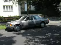 Ein Mercedes E 230, in Lehrte am 12.07.2011.