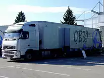 VOLVO-FH mit bertragungswagen anlsslich des Europa-League-Spieles SVR-Ried gegen den niederlndischen Spitzenclub PSV Eindhoven vor der Keine-Sorgen-Arena in Ried;110818